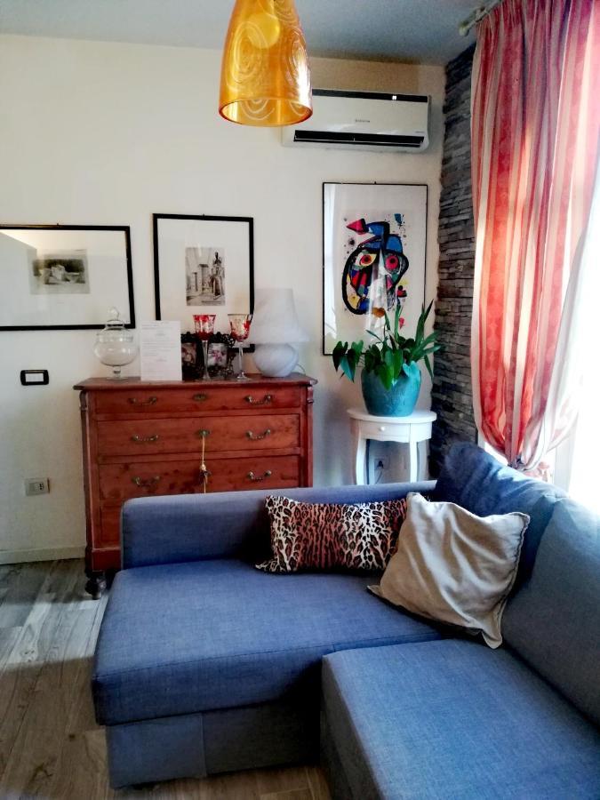 Casolare Isabella "Il Rifugio Dei Vinili" And Alice'S Room Ponsacco Kültér fotó