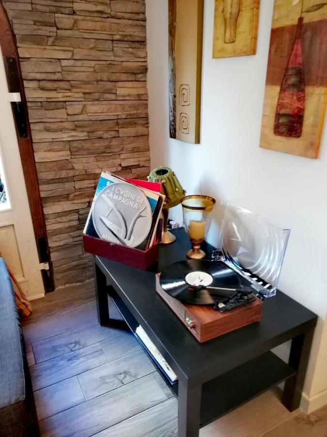 Casolare Isabella "Il Rifugio Dei Vinili" And Alice'S Room Ponsacco Kültér fotó
