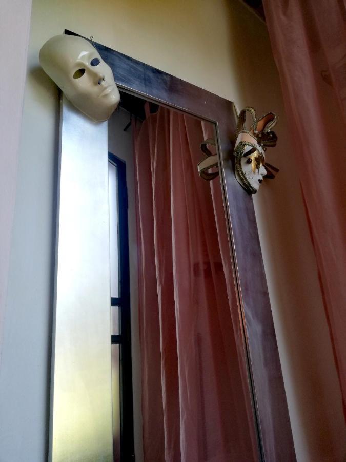 Casolare Isabella "Il Rifugio Dei Vinili" And Alice'S Room Ponsacco Kültér fotó