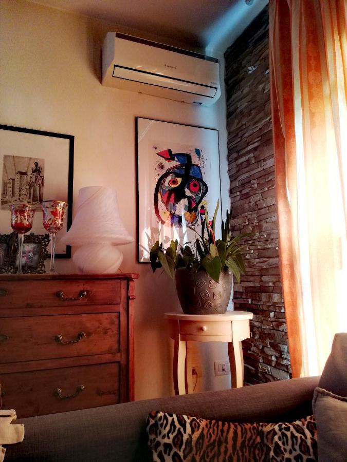 Casolare Isabella "Il Rifugio Dei Vinili" And Alice'S Room Ponsacco Kültér fotó