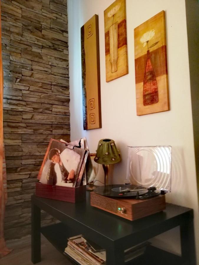 Casolare Isabella "Il Rifugio Dei Vinili" And Alice'S Room Ponsacco Kültér fotó