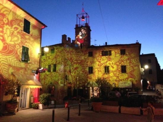 Casolare Isabella "Il Rifugio Dei Vinili" And Alice'S Room Ponsacco Kültér fotó